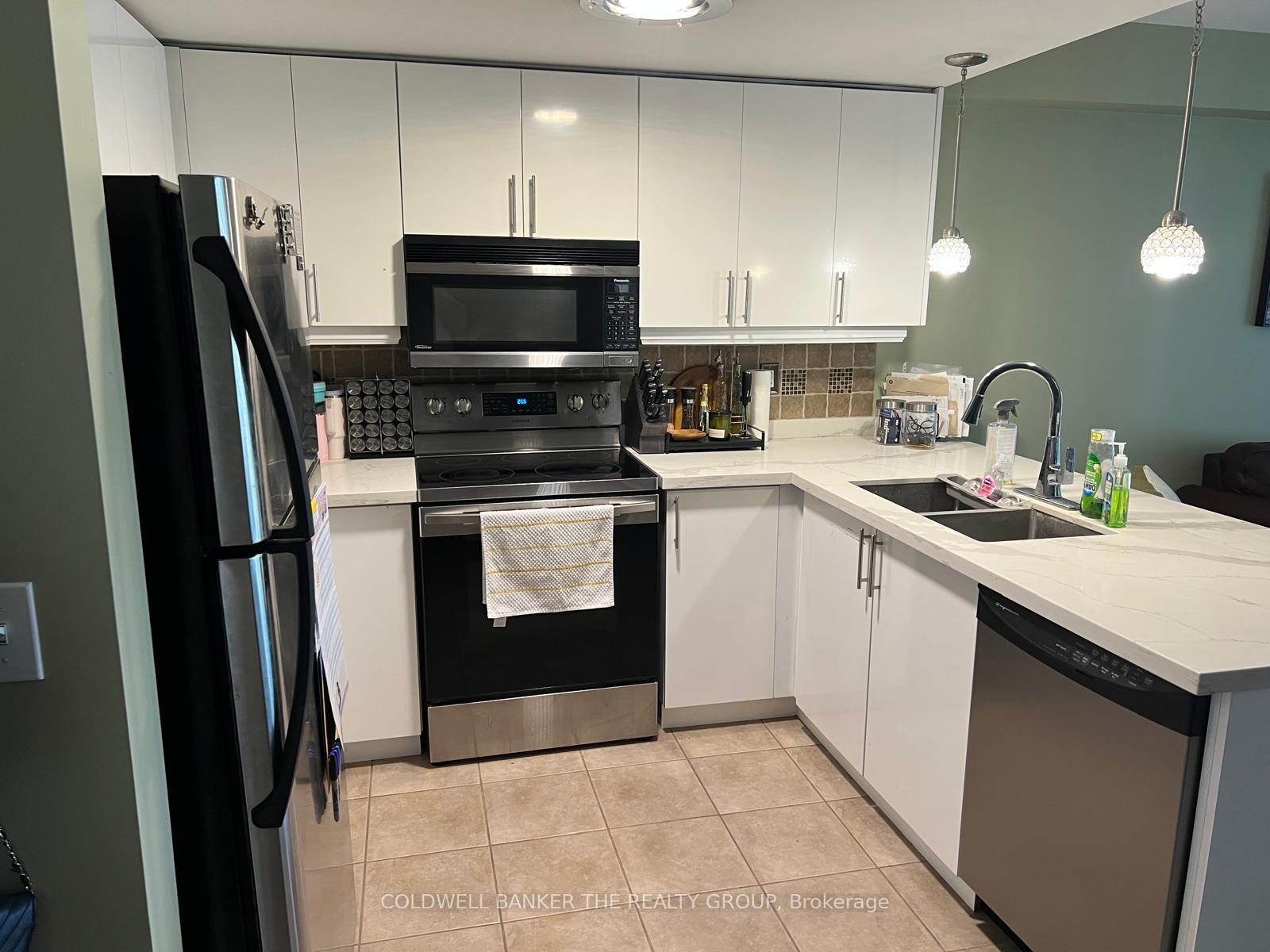 Photo 2 of 37 Goodwin Drive, Guelph, Pineridge/Westminster Woods — HOMEH