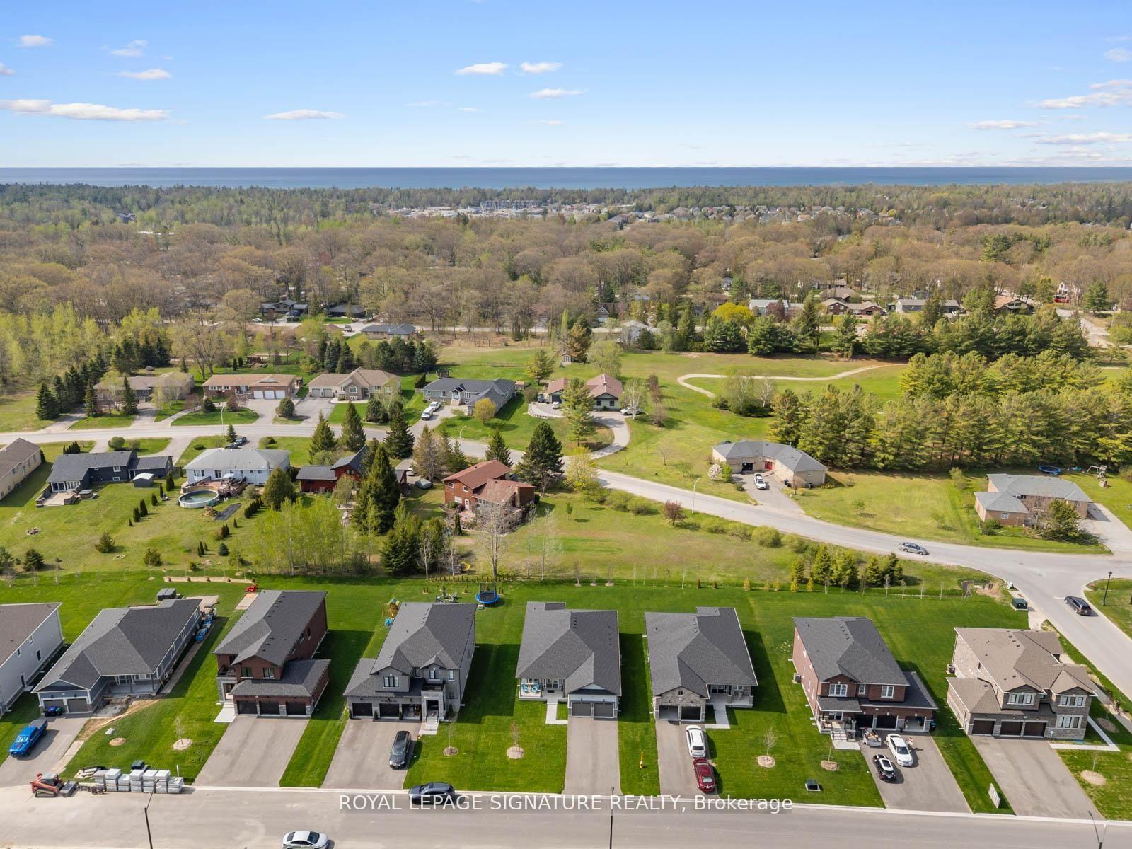 Photo 2 of 8 Misty Ridge Road, Wasaga Beach — HOMEH