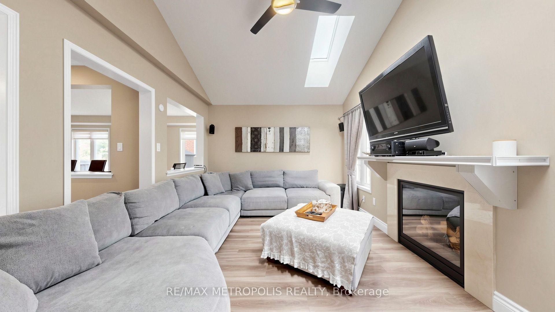 Photo 5 of 762 Mccue Drive, Oshawa, Taunton — HOMEH