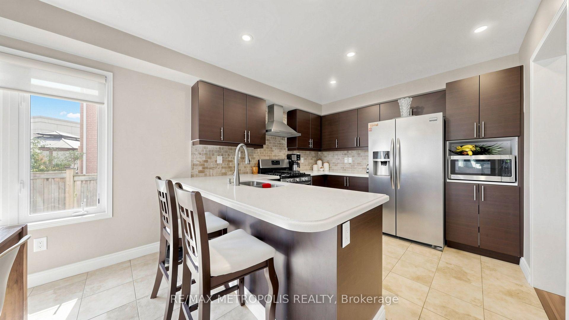 Photo 8 of 762 Mccue Drive, Oshawa, Taunton — HOMEH