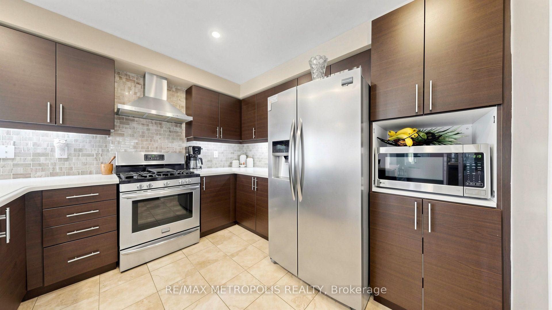 Photo 9 of 762 Mccue Drive, Oshawa, Taunton — HOMEH