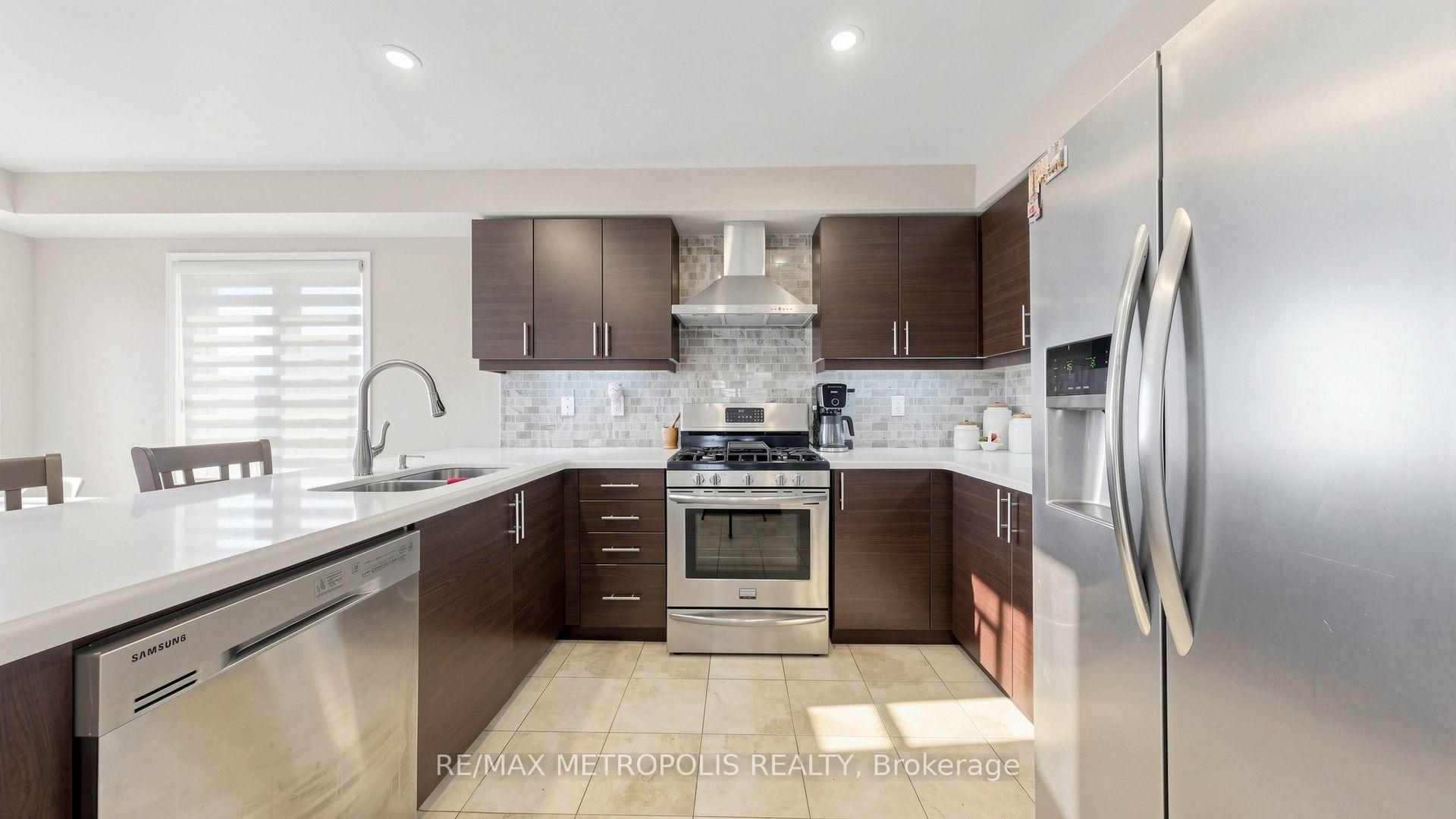 Photo 10 of 762 Mccue Drive, Oshawa, Taunton — HOMEH