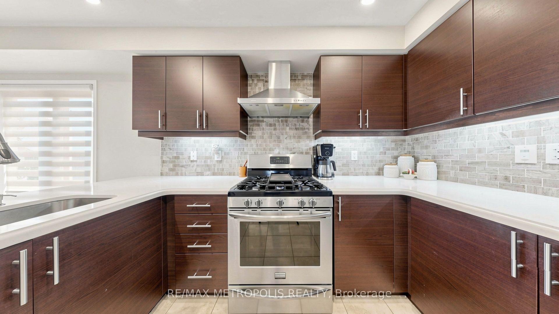 Photo 11 of 762 Mccue Drive, Oshawa, Taunton — HOMEH