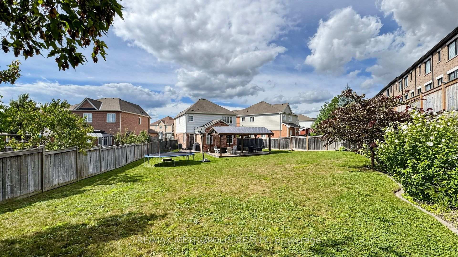 Photo 32 of 762 Mccue Drive, Oshawa, Taunton — HOMEH