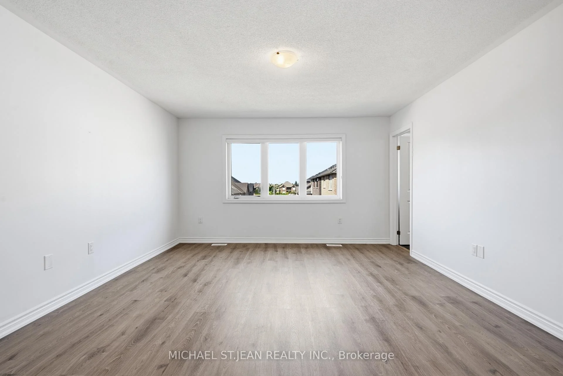 Photo 50 of 20 Admiral Road, Welland, Hwy 406/Welland — HOMEH