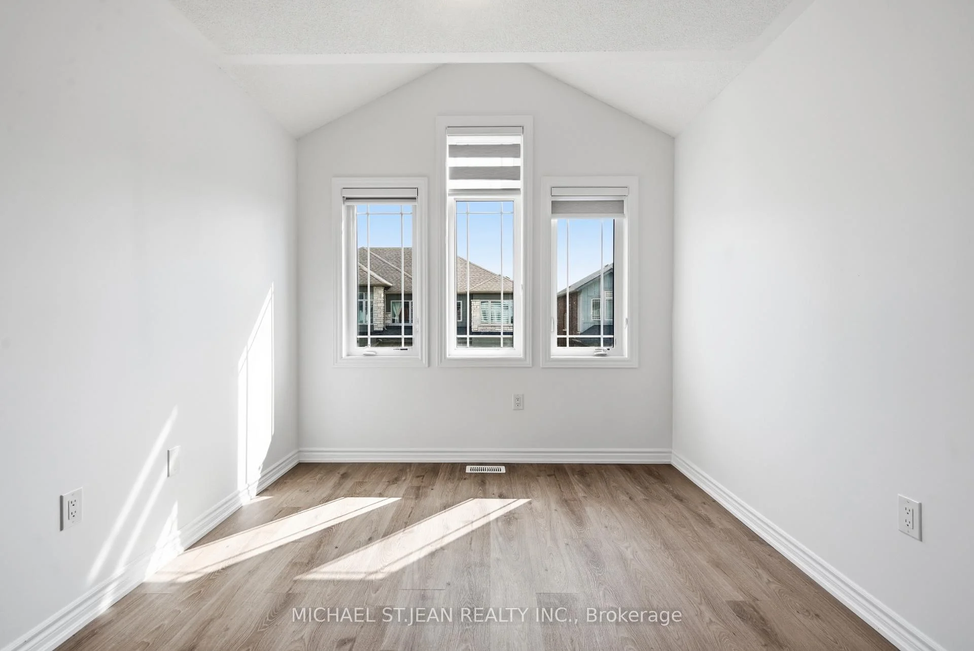 Photo 60 of 20 Admiral Road, Welland, Hwy 406/Welland — HOMEH