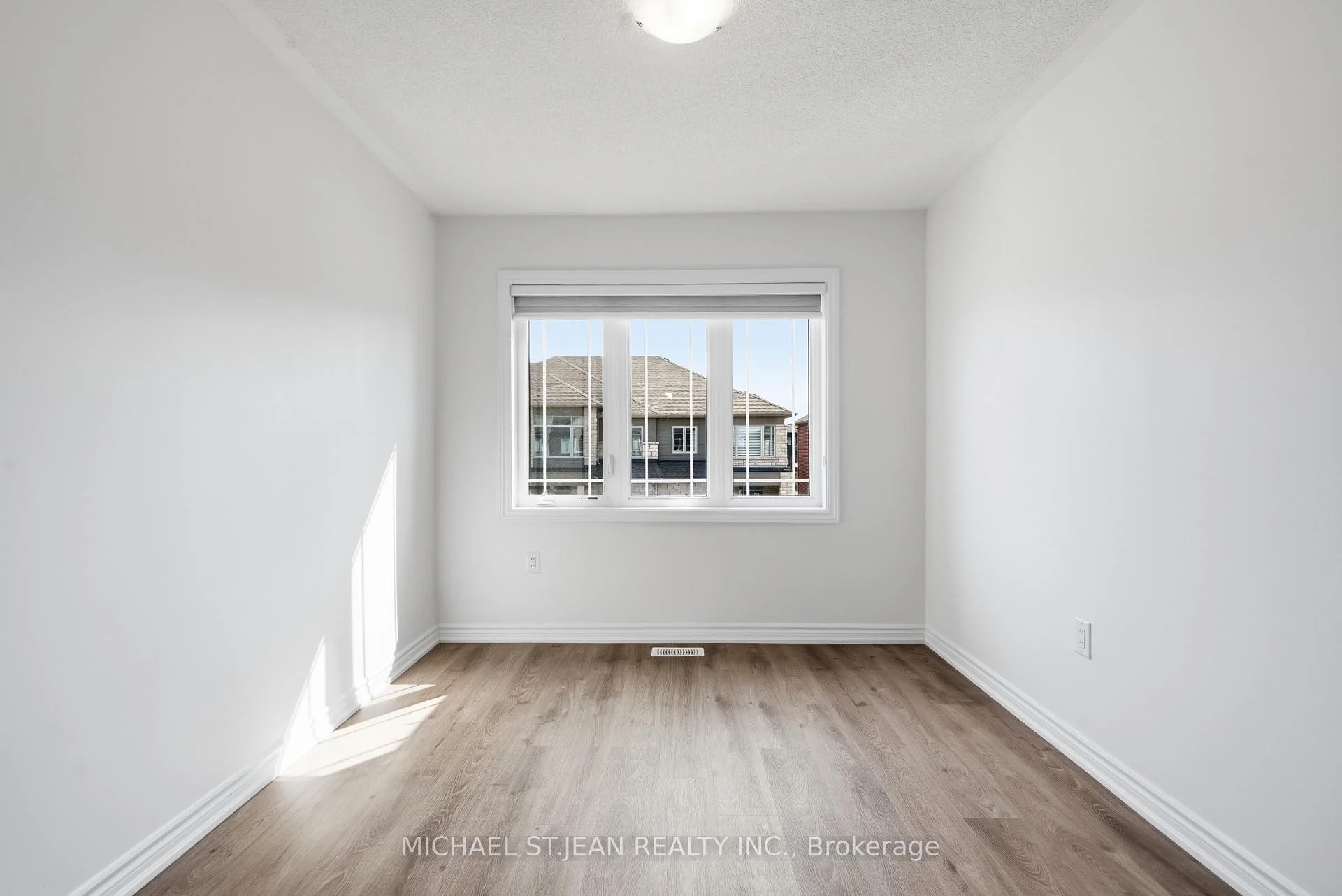 Photo 64 of 20 Admiral Road, Welland, Hwy 406/Welland — HOMEH