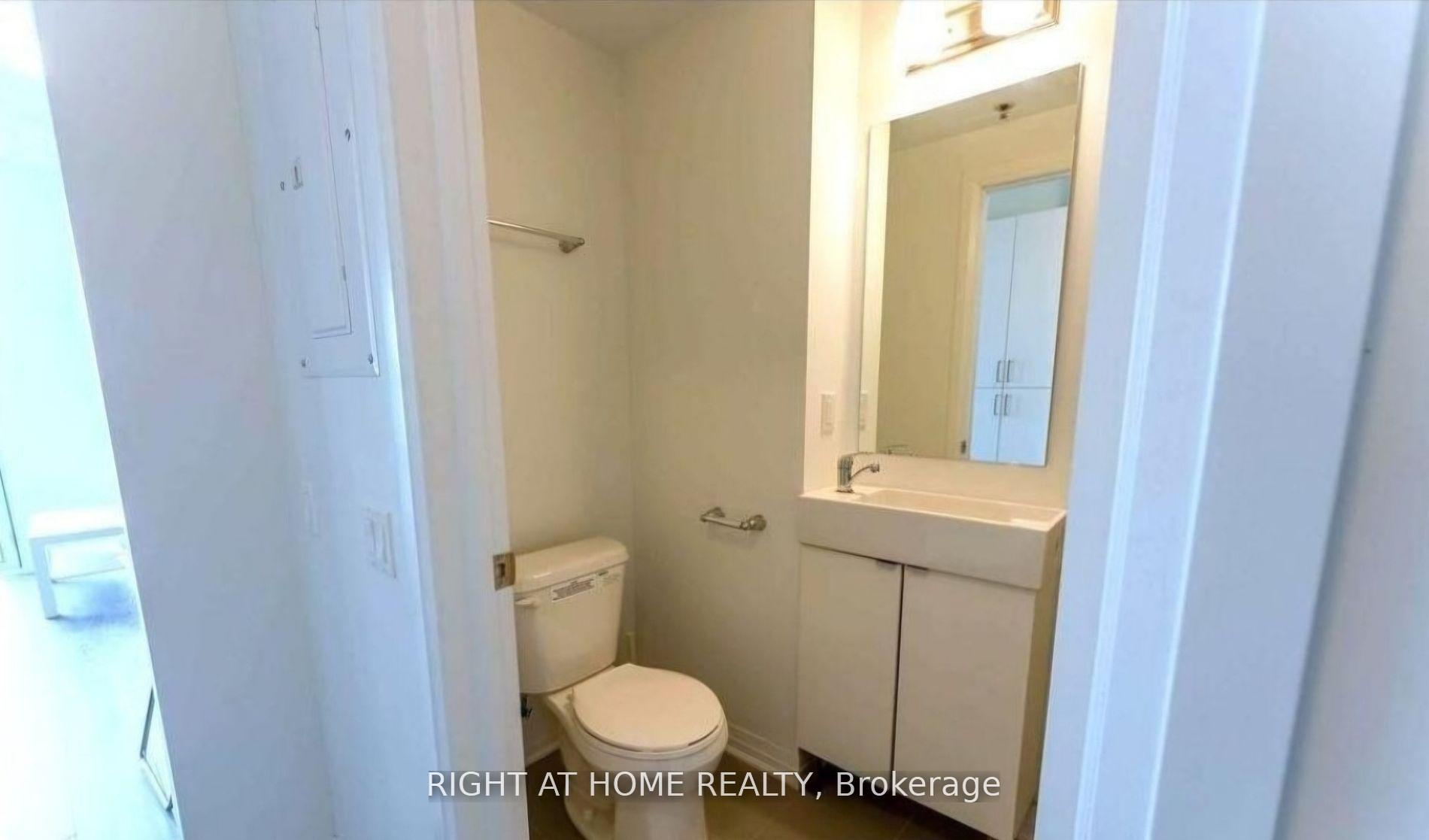 Photo 4 of Unit 816, 1900 Simcoe Street N, Oshawa, Samac — HOMEH