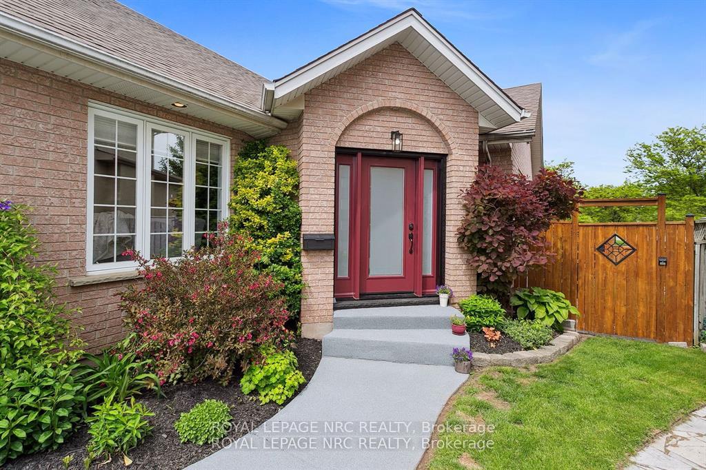 Photo 3 of 5240 Marcel Crescent, Niagara Falls, Morrison — HOMEH