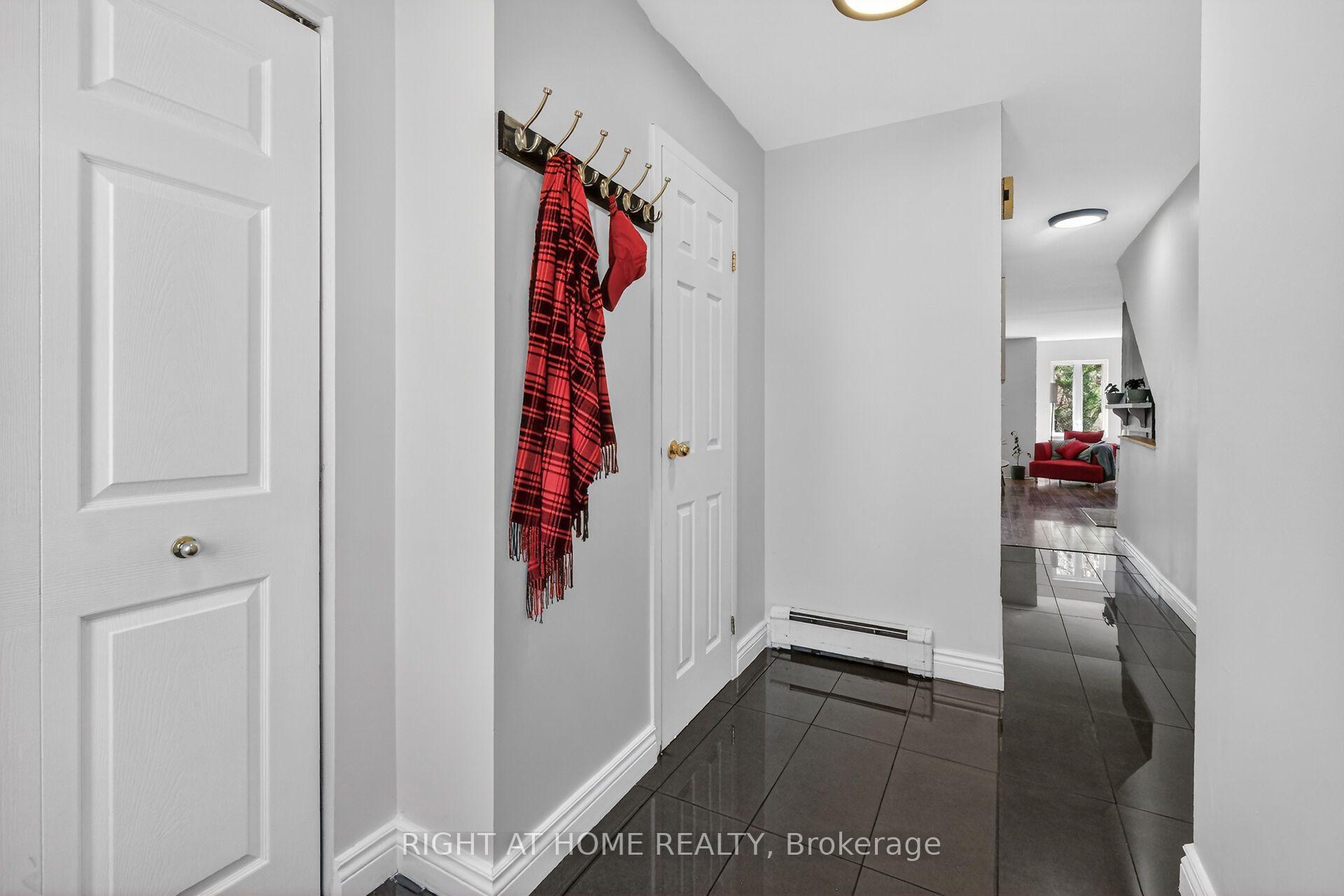 Photo 4 of 43 Crispin Private, Ottawa, Manor Park — HOMEH
