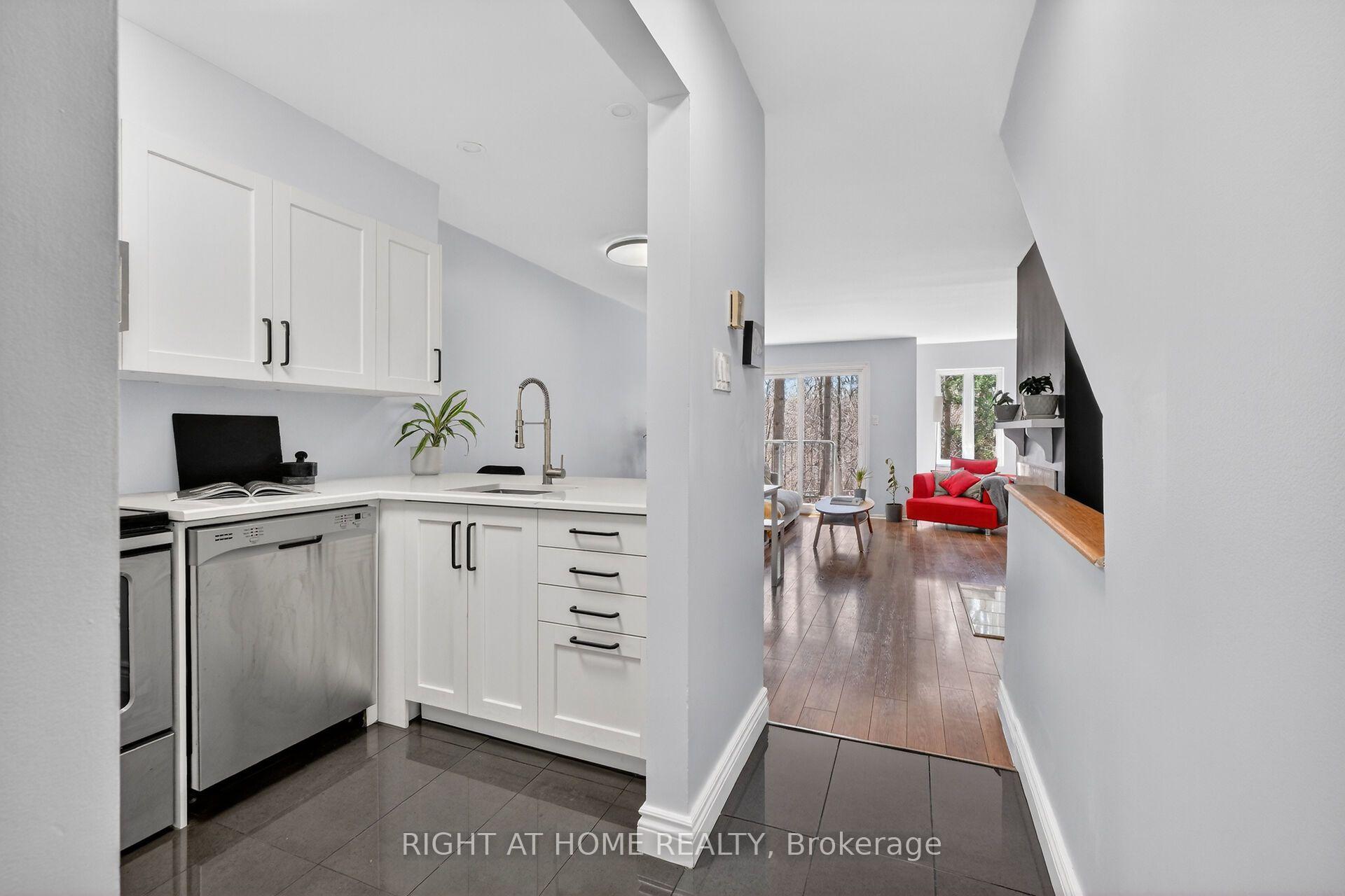 Photo 7 of 43 Crispin Private, Ottawa, Manor Park — HOMEH