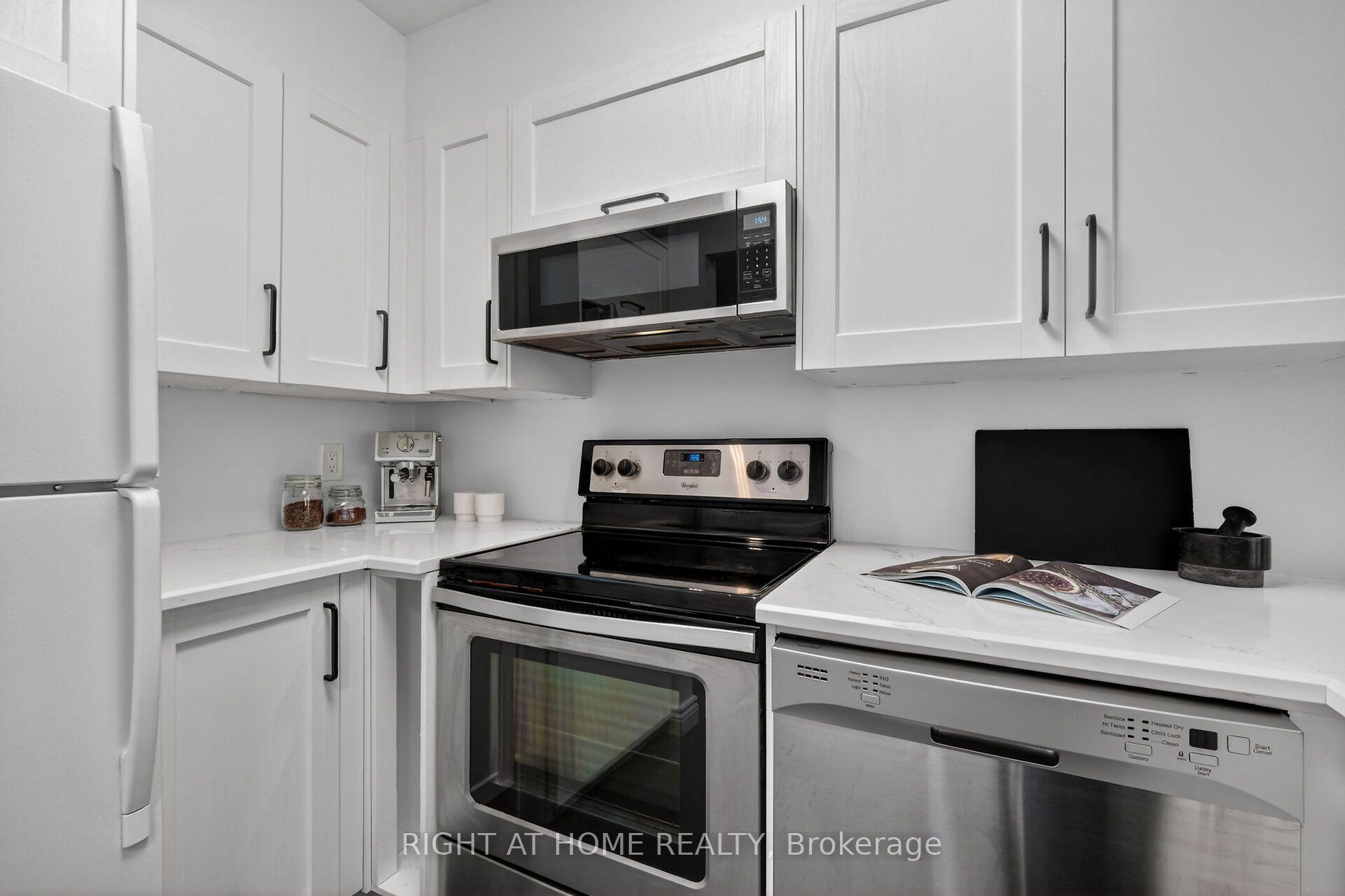 Photo 10 of 43 Crispin Private, Ottawa, Manor Park — HOMEH