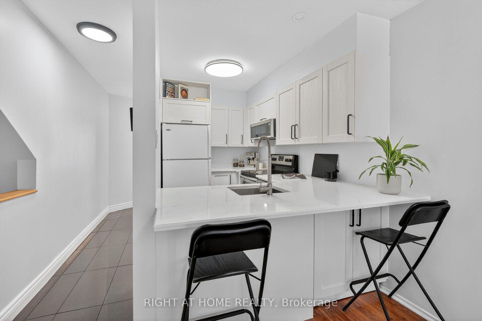 Photo 11 of 43 Crispin Private, Ottawa, Manor Park — HOMEH