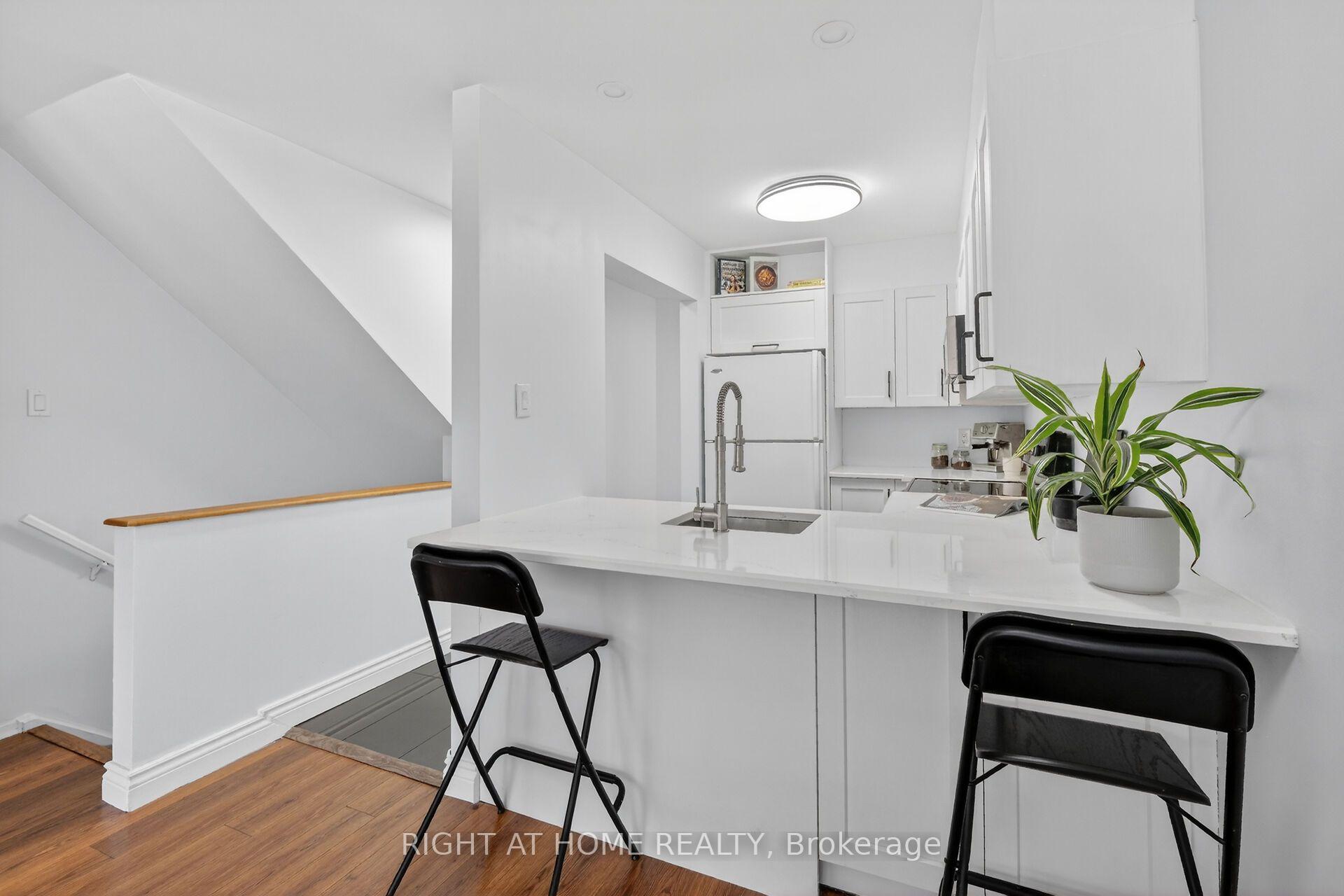 Photo 12 of 43 Crispin Private, Ottawa, Manor Park — HOMEH