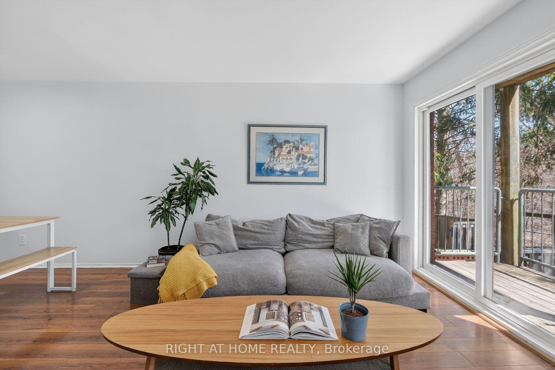 Photo 17 of 43 Crispin Private, Ottawa, Manor Park — HOMEH