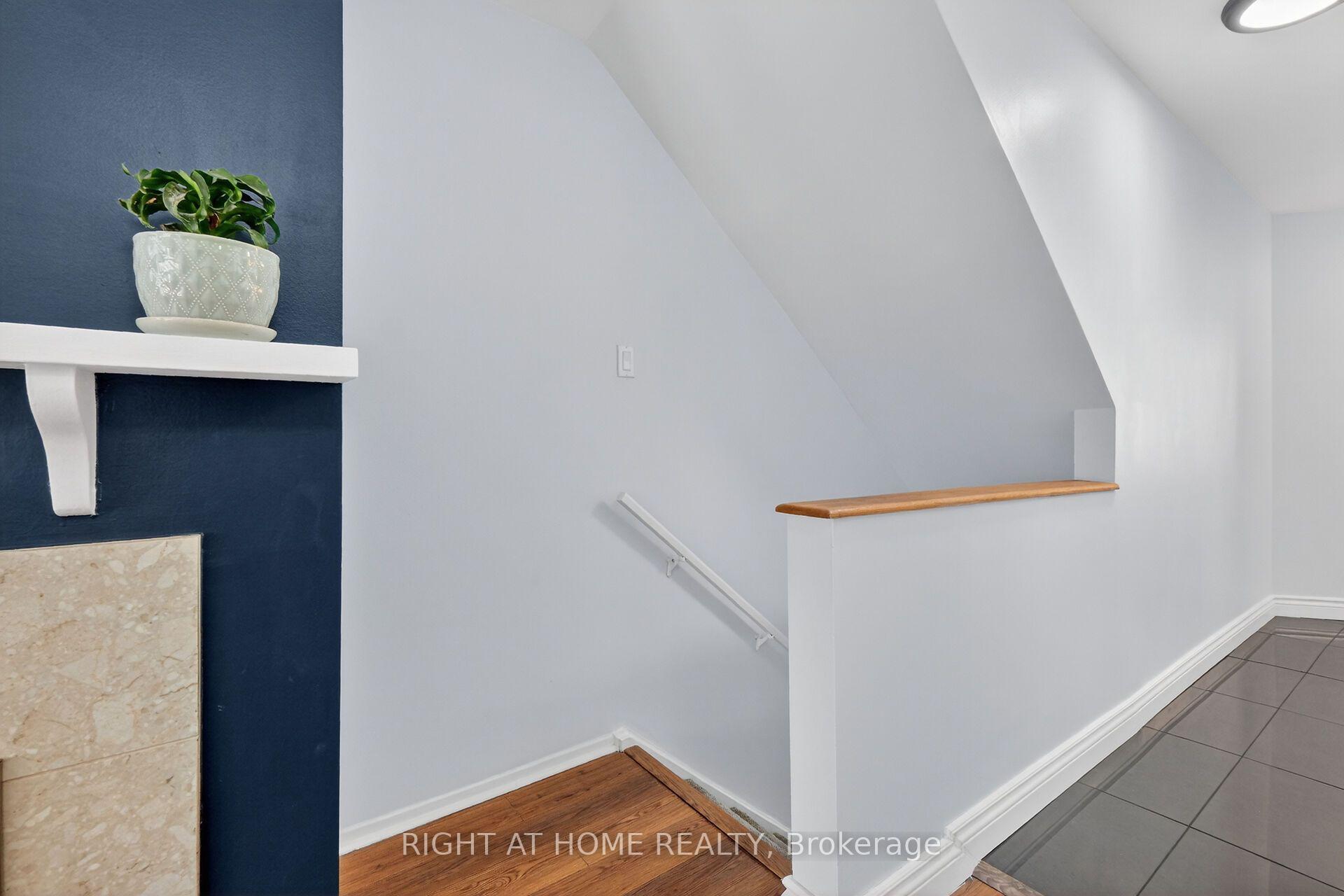 Photo 25 of 43 Crispin Private, Ottawa, Manor Park — HOMEH