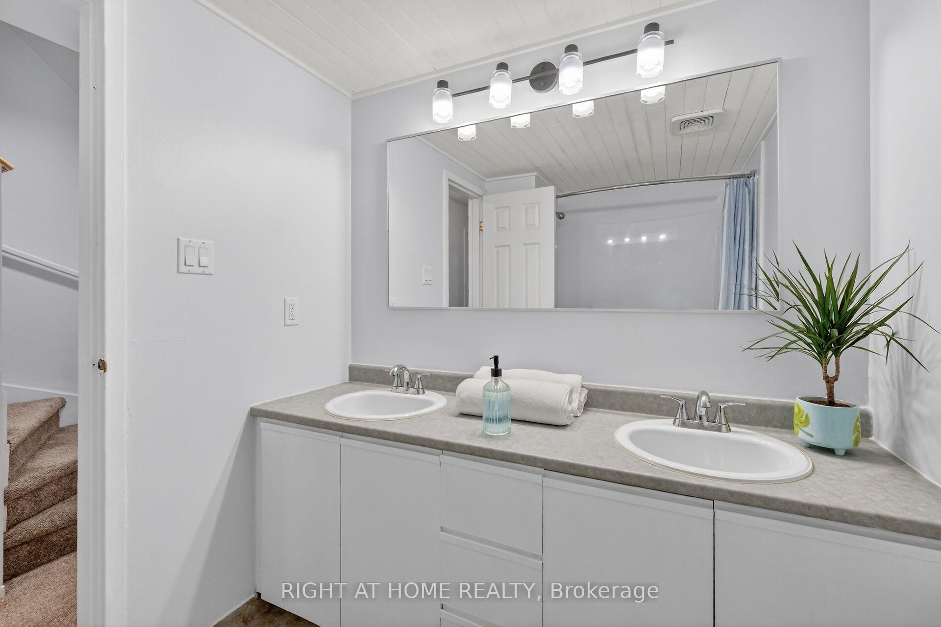 Photo 33 of 43 Crispin Private, Ottawa, Manor Park — HOMEH