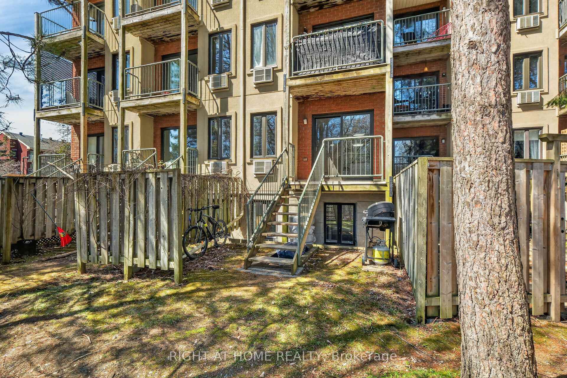 Photo 44 of 43 Crispin Private, Ottawa, Manor Park — HOMEH