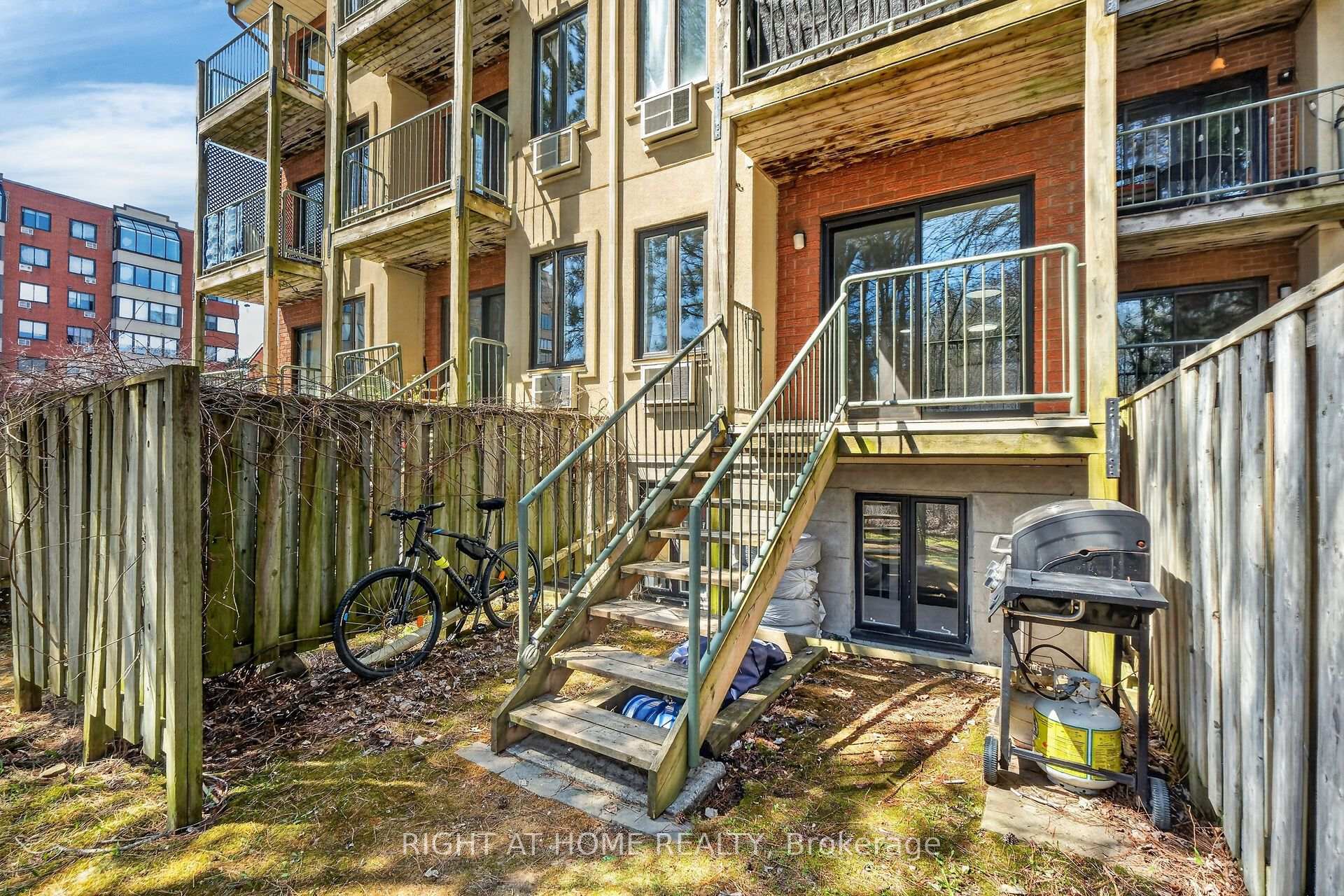 Photo 45 of 43 Crispin Private, Ottawa, Manor Park — HOMEH