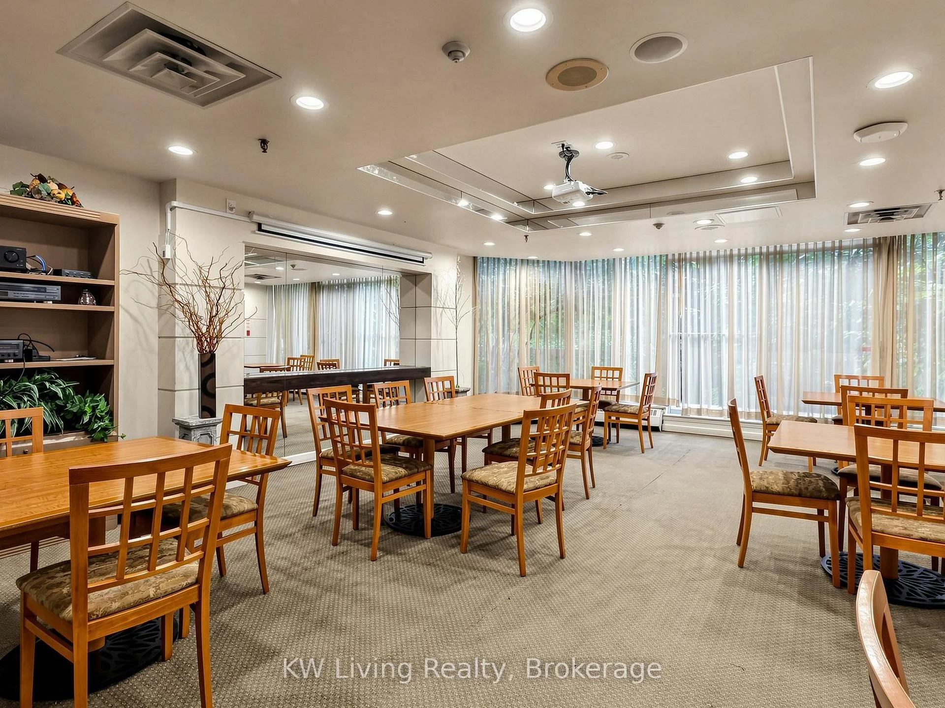 Photo 4 of Unit 811, 3605 Kariya Drive, Mississauga, City Centre — HOMEH