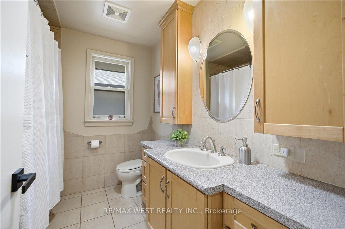 Photo 22 of 19 Decarie Circle, Etobicoke, Eringate-Centennial-West Deane — HOMEH