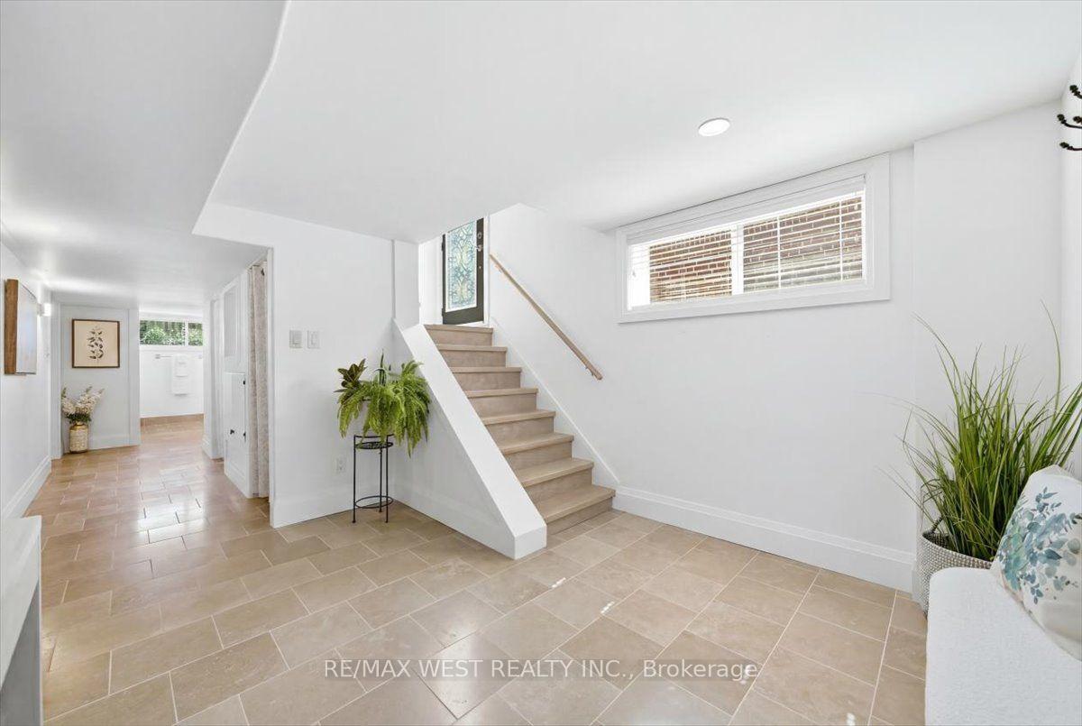 Photo 28 of 19 Decarie Circle, Etobicoke, Eringate-Centennial-West Deane — HOMEH