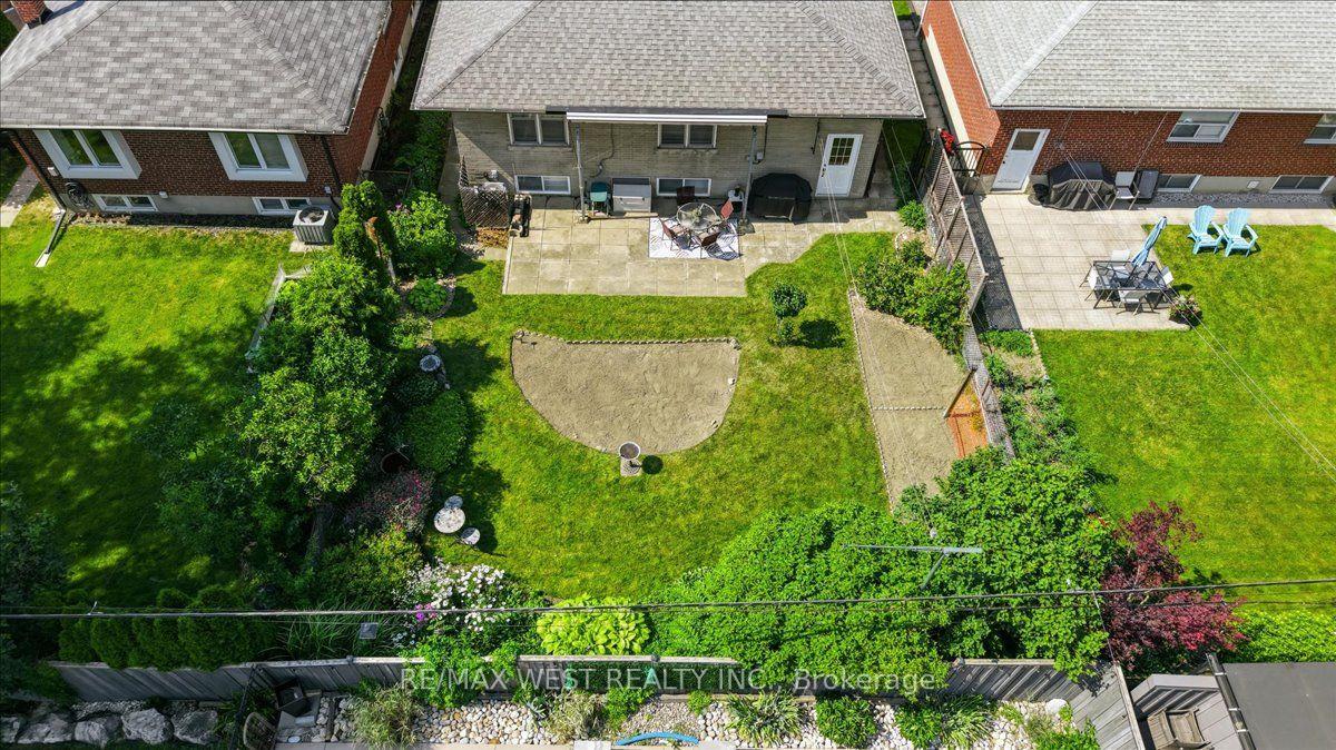 Photo 41 of 19 Decarie Circle, Etobicoke, Eringate-Centennial-West Deane — HOMEH