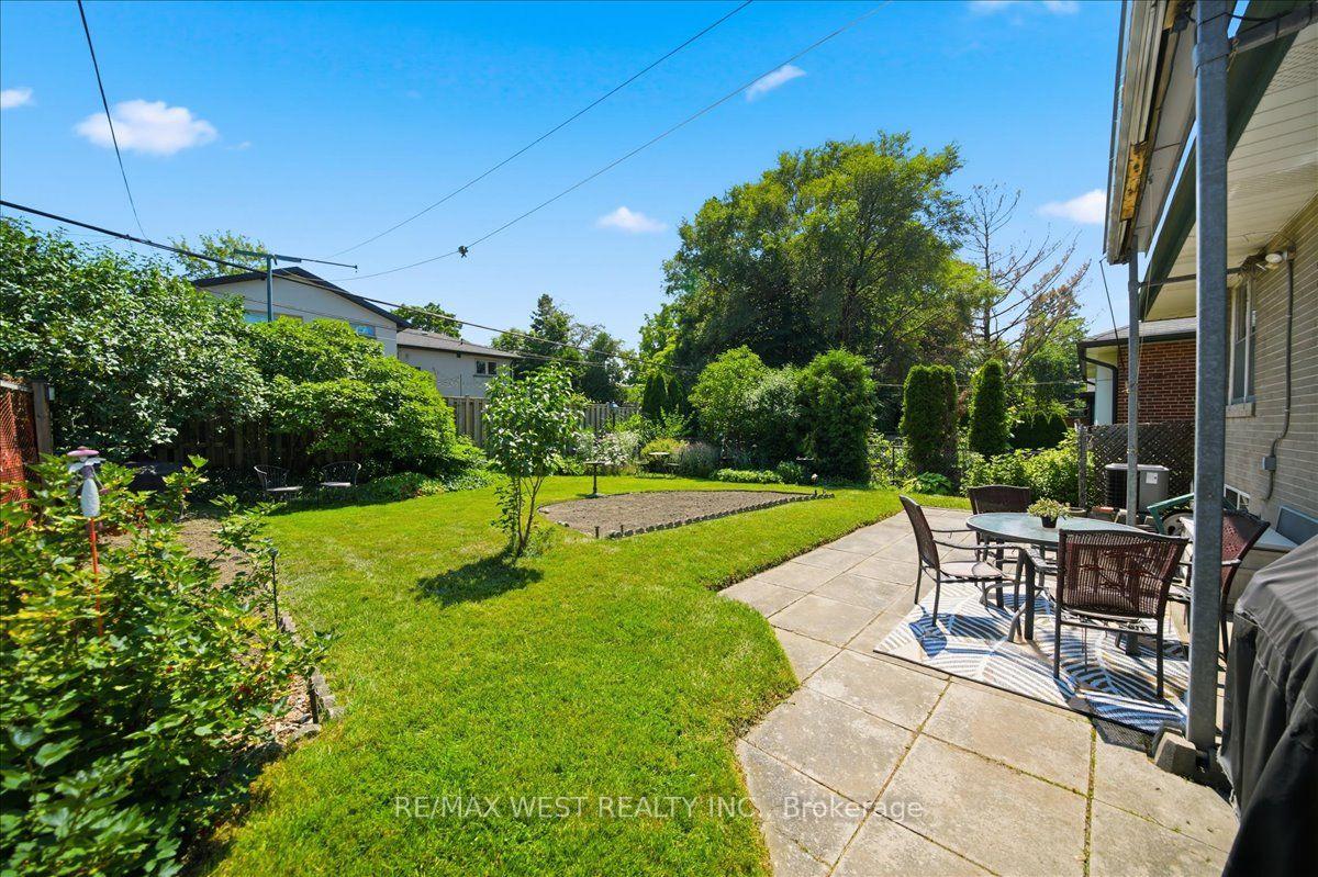 Photo 42 of 19 Decarie Circle, Etobicoke, Eringate-Centennial-West Deane — HOMEH