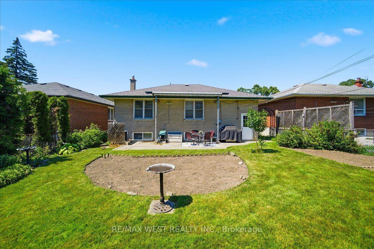 Photo 43 of 19 Decarie Circle, Etobicoke, Eringate-Centennial-West Deane — HOMEH