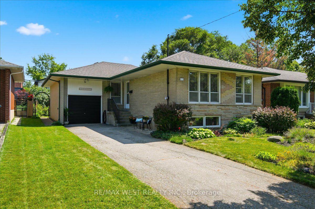 Photo 45 of 19 Decarie Circle, Etobicoke, Eringate-Centennial-West Deane — HOMEH