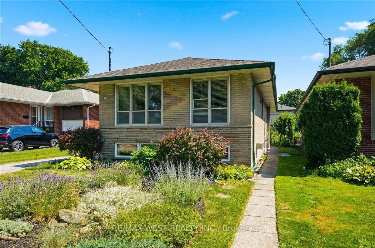 Photo 46 of 19 Decarie Circle, Etobicoke, Eringate-Centennial-West Deane — HOMEH