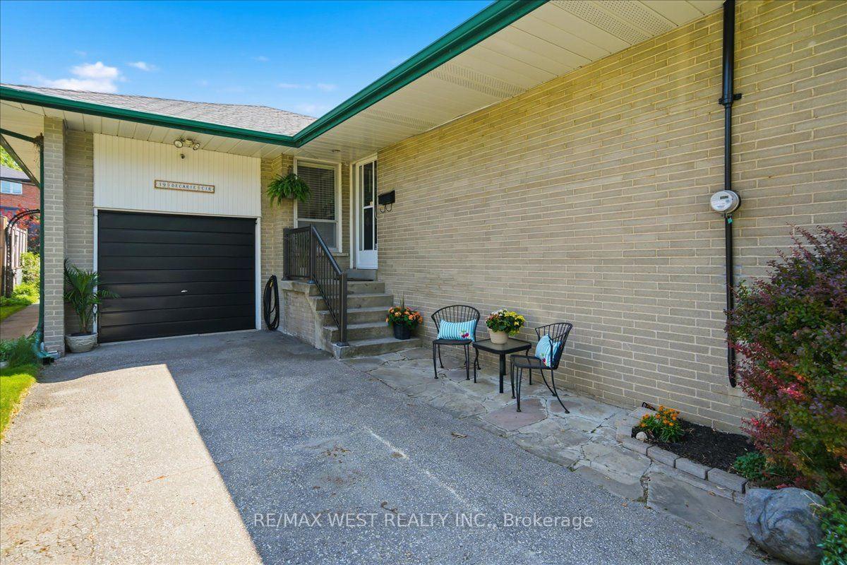Photo 47 of 19 Decarie Circle, Etobicoke, Eringate-Centennial-West Deane — HOMEH