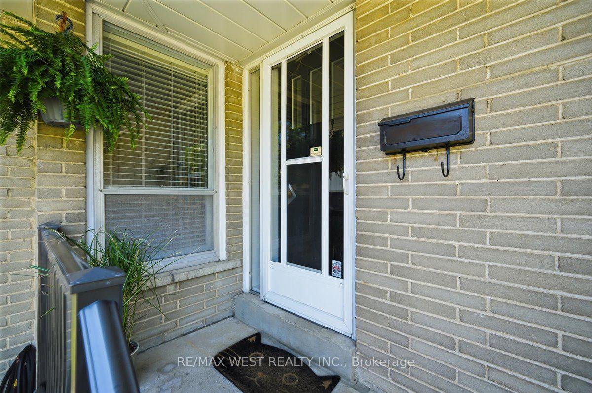 Photo 48 of 19 Decarie Circle, Etobicoke, Eringate-Centennial-West Deane — HOMEH
