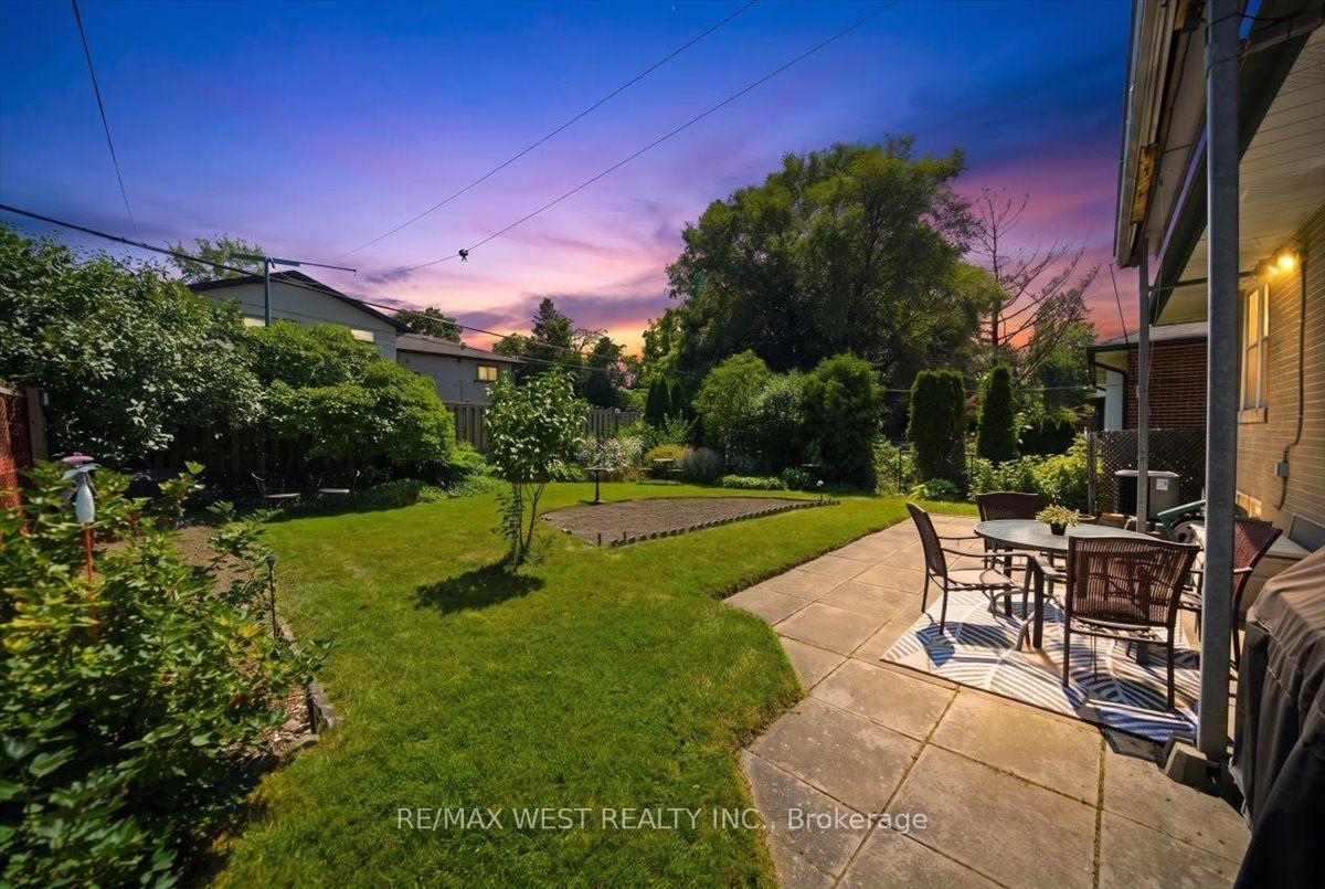 Photo 49 of 19 Decarie Circle, Etobicoke, Eringate-Centennial-West Deane — HOMEH
