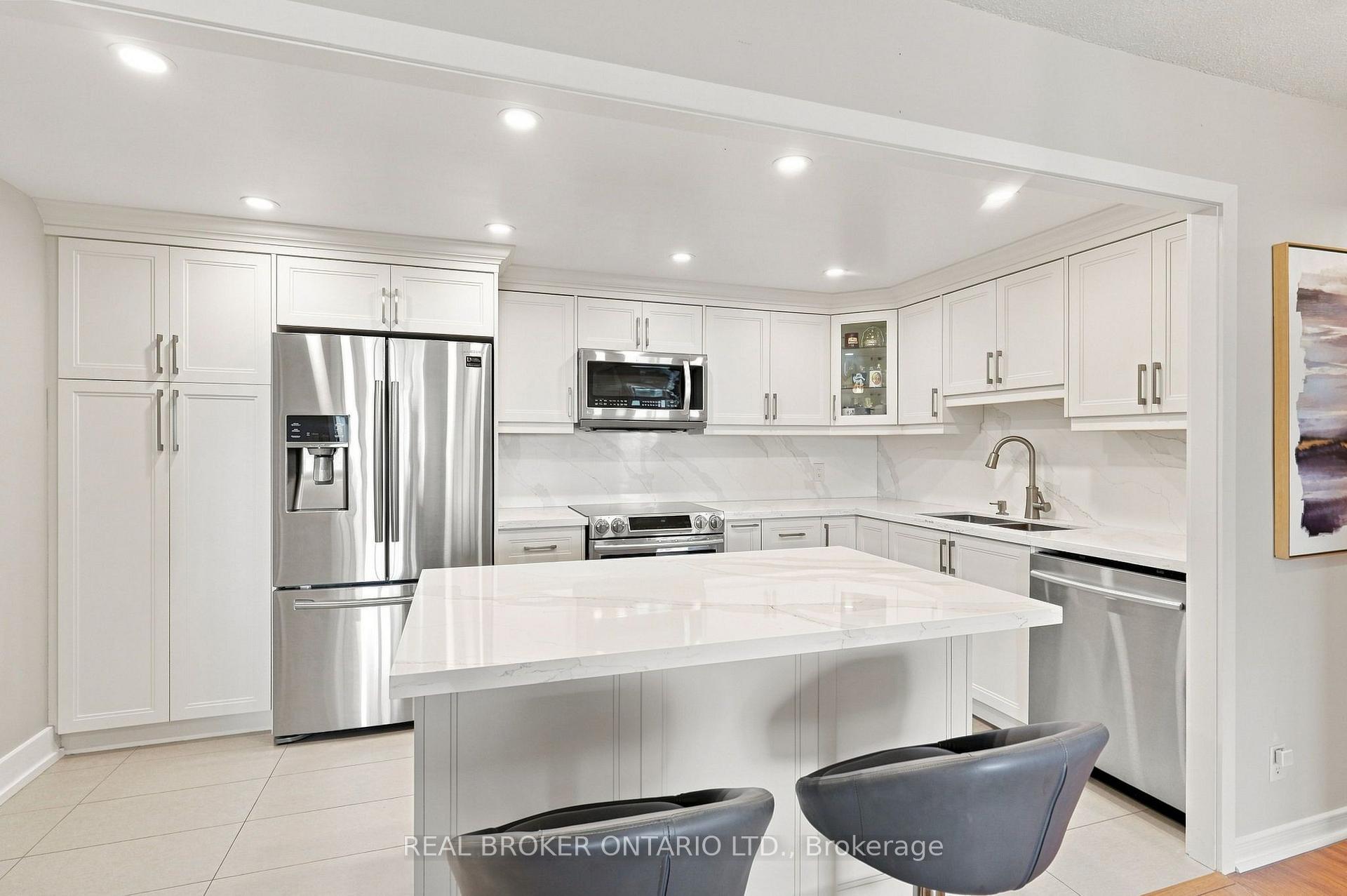 Photo 5 of Unit 2207, 205 Wynford Drive, Toronto, Flemingdon Park — HOMEH