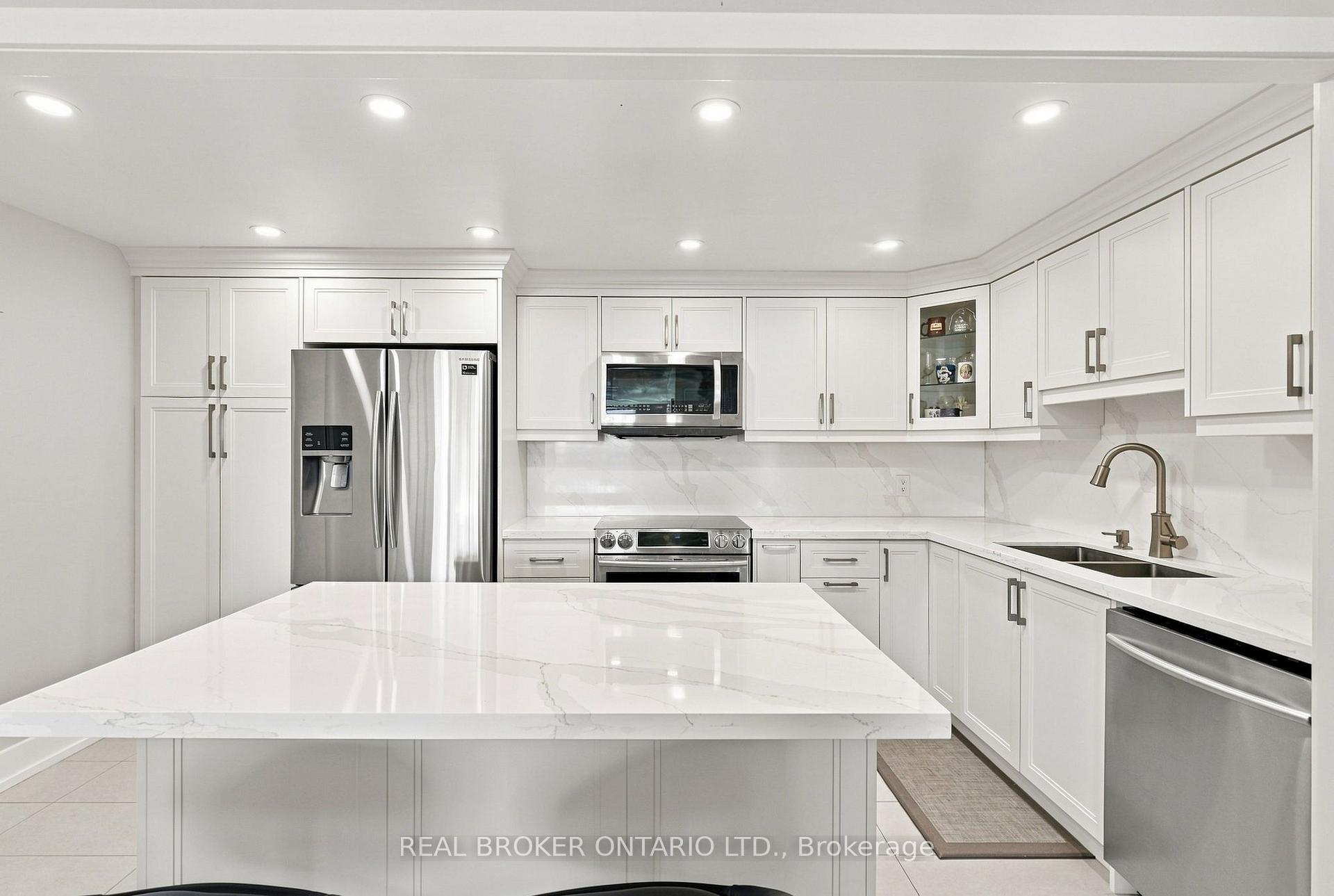 Photo 6 of Unit 2207, 205 Wynford Drive, Toronto, Flemingdon Park — HOMEH