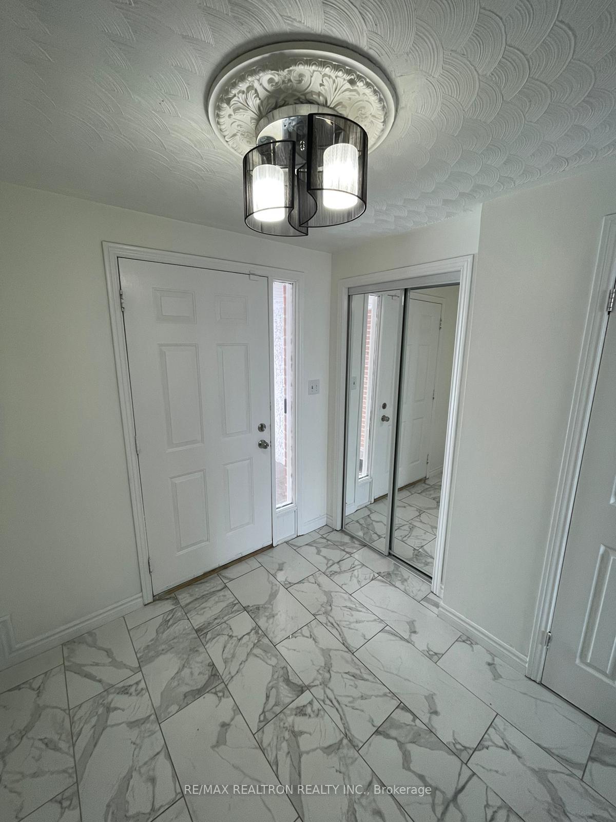 Photo 2 of 14 Windale Crescent N, Kitchener, Forest Hill — HOMEH