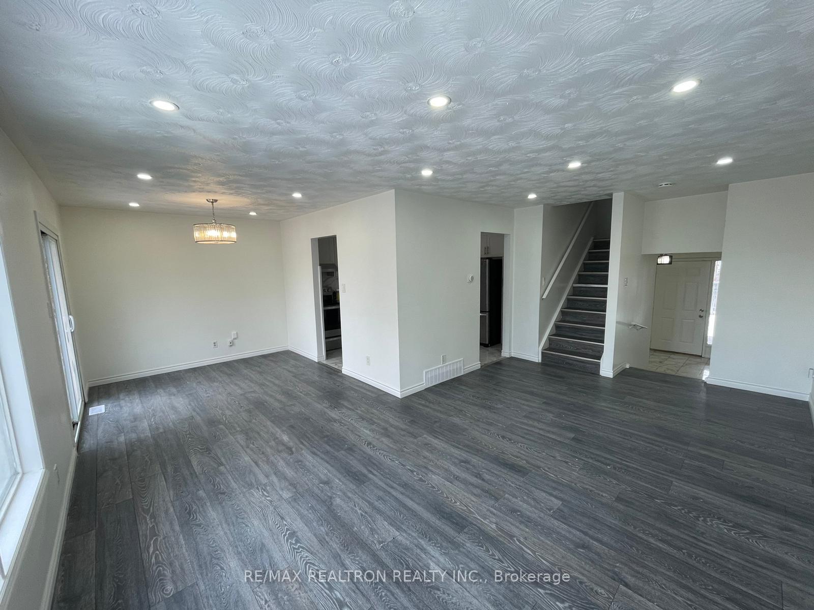 Photo 11 of 14 Windale Crescent N, Kitchener, Forest Hill — HOMEH