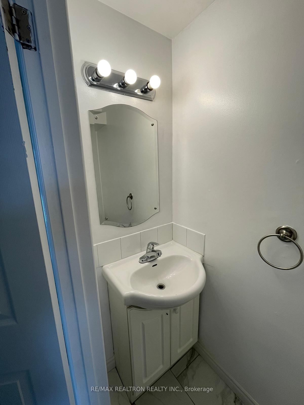 Photo 13 of 14 Windale Crescent N, Kitchener, Forest Hill — HOMEH