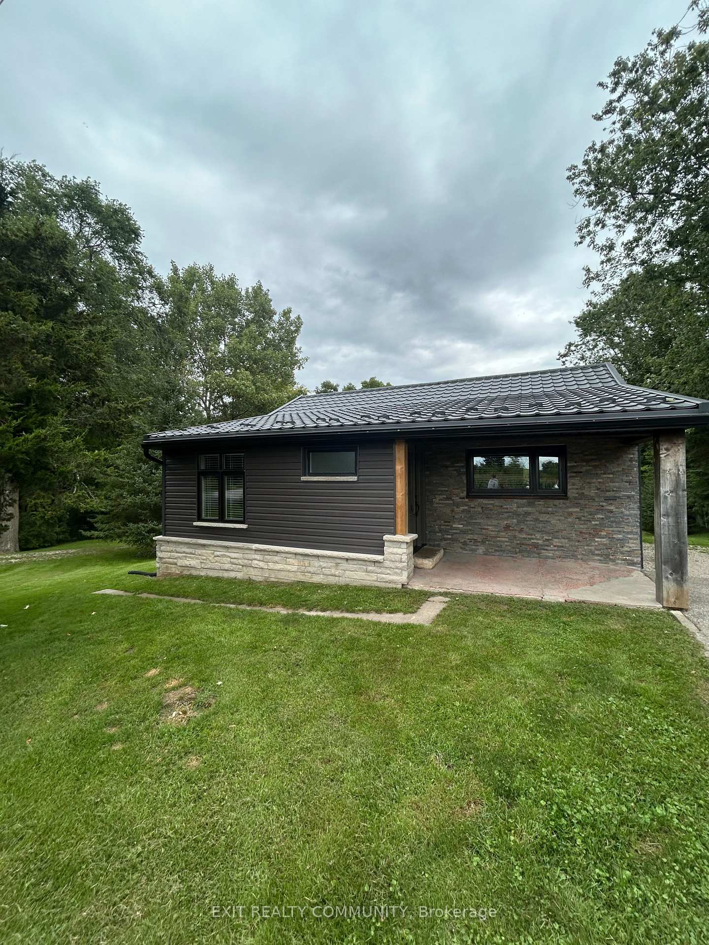 Photo 2 of 22530 Coldstream Road, Middlesex Centre, Komoka — HOMEH