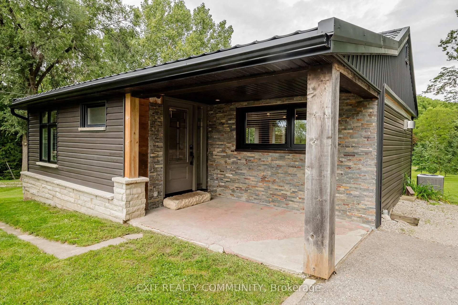 Photo 3 of 22530 Coldstream Road, Middlesex Centre, Komoka — HOMEH