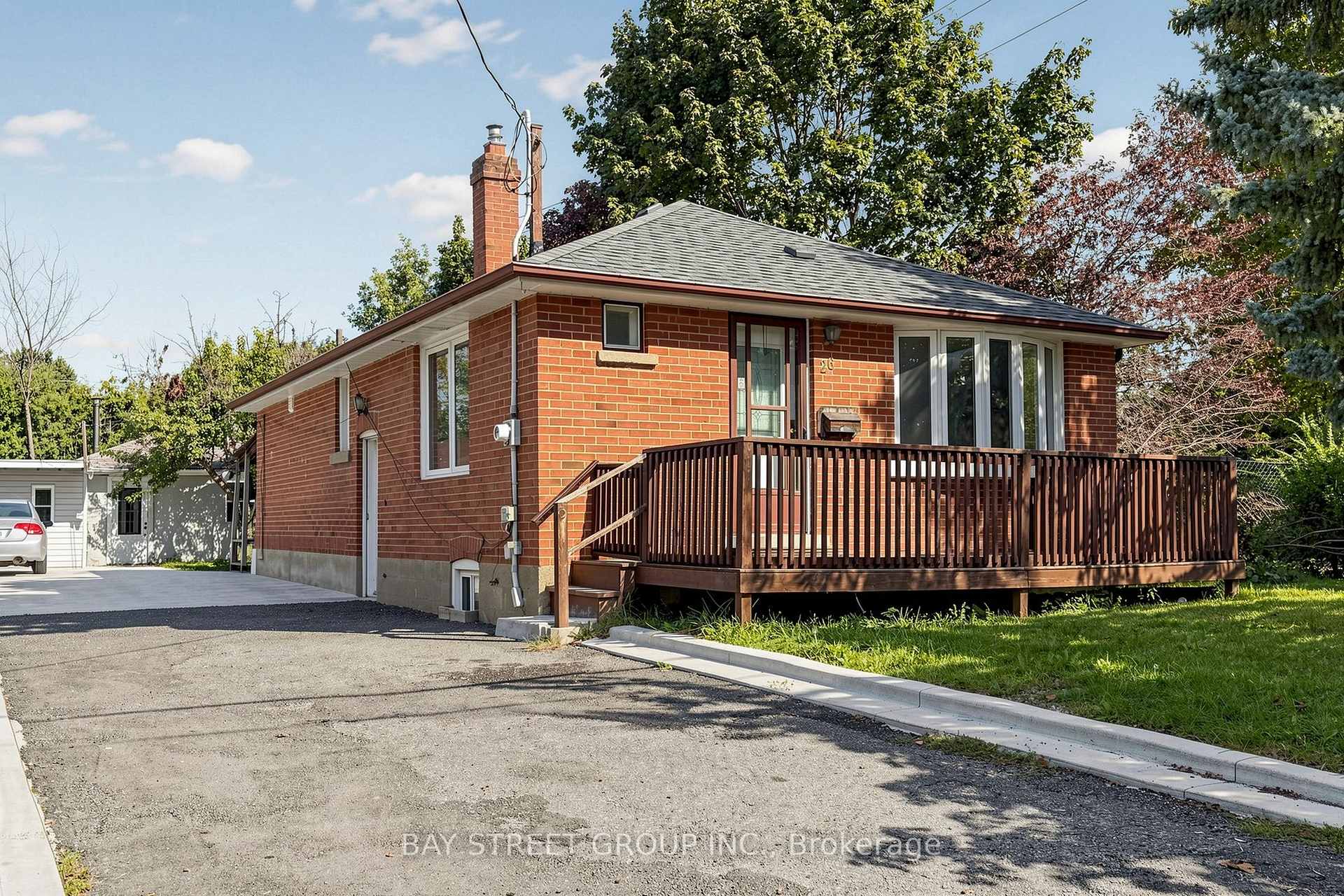 Photo 3 of 26 Sunset Boulevard, Brampton, Brampton West — HOMEH