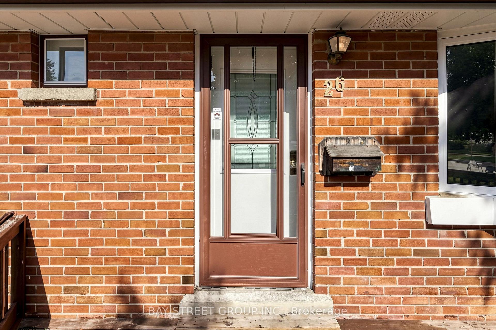 Photo 6 of 26 Sunset Boulevard, Brampton, Brampton West — HOMEH