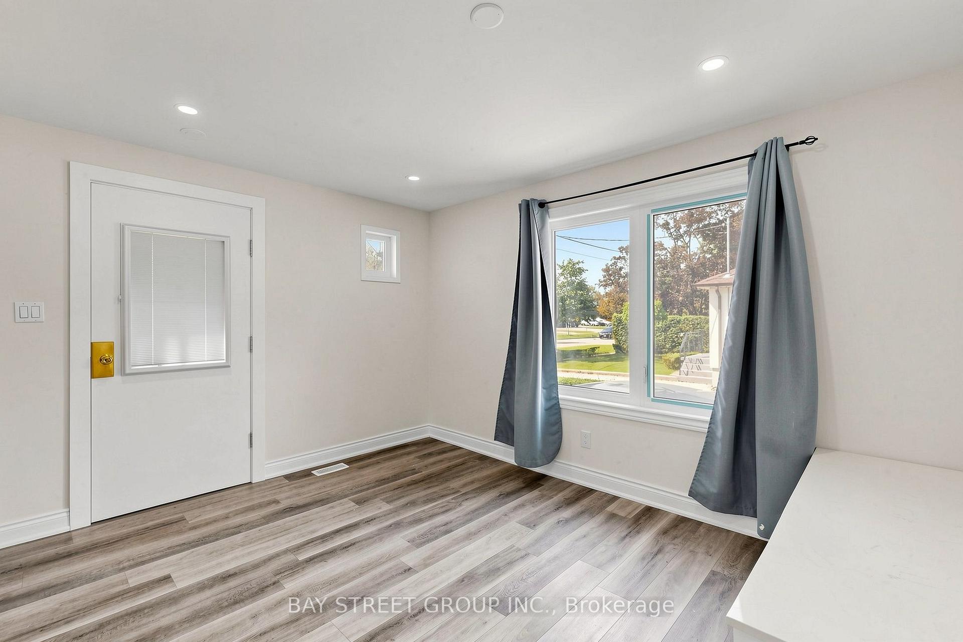 Photo 7 of 26 Sunset Boulevard, Brampton, Brampton West — HOMEH