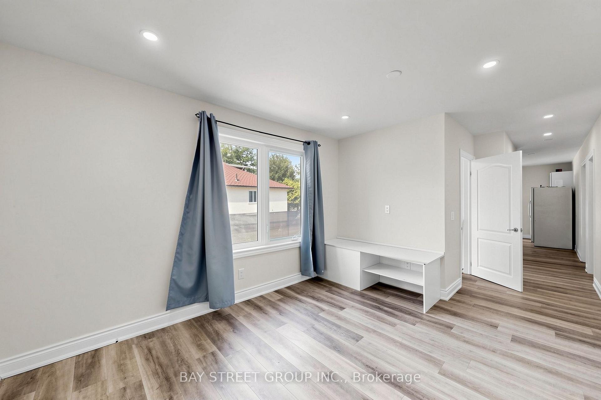 Photo 8 of 26 Sunset Boulevard, Brampton, Brampton West — HOMEH