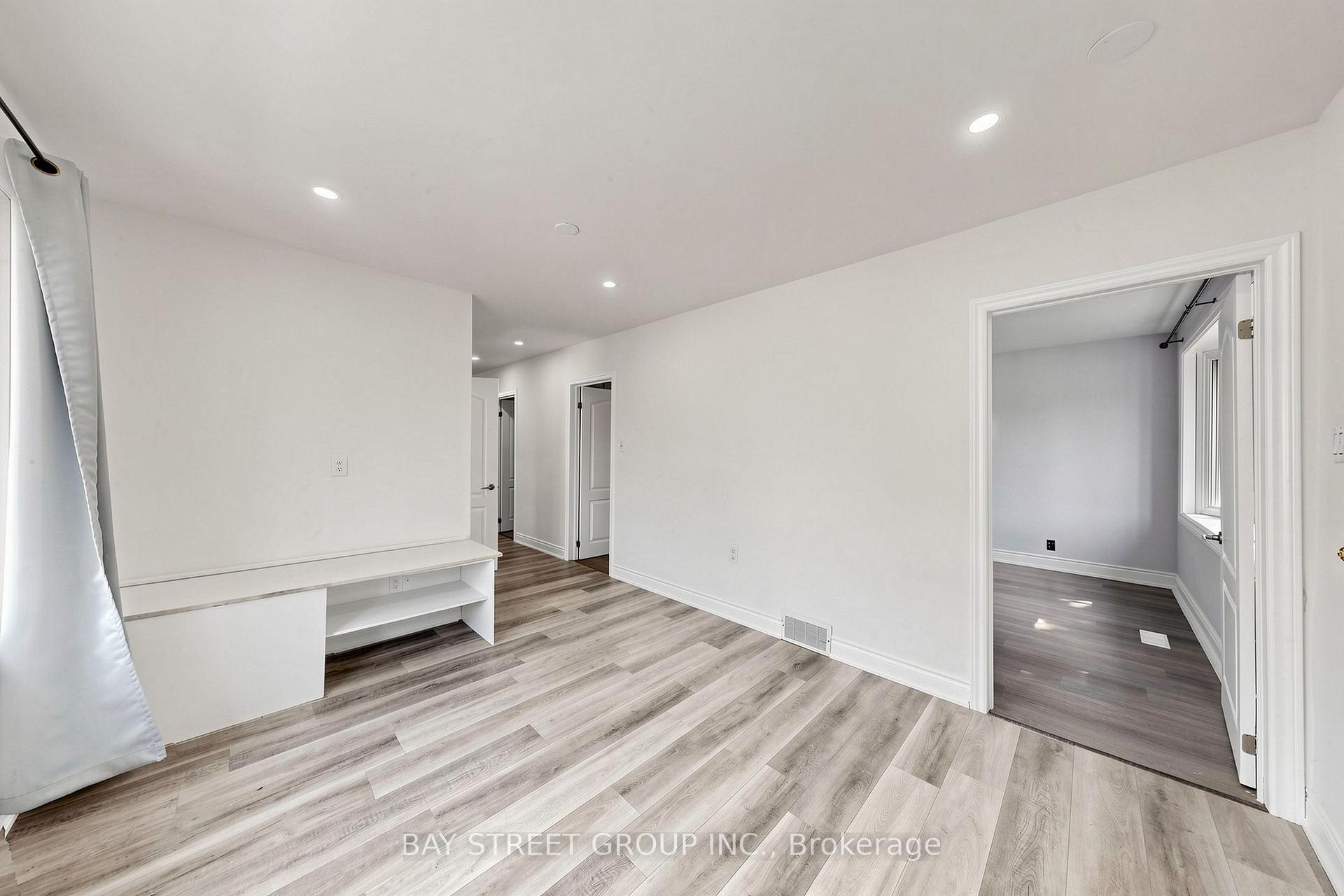 Photo 10 of 26 Sunset Boulevard, Brampton, Brampton West — HOMEH