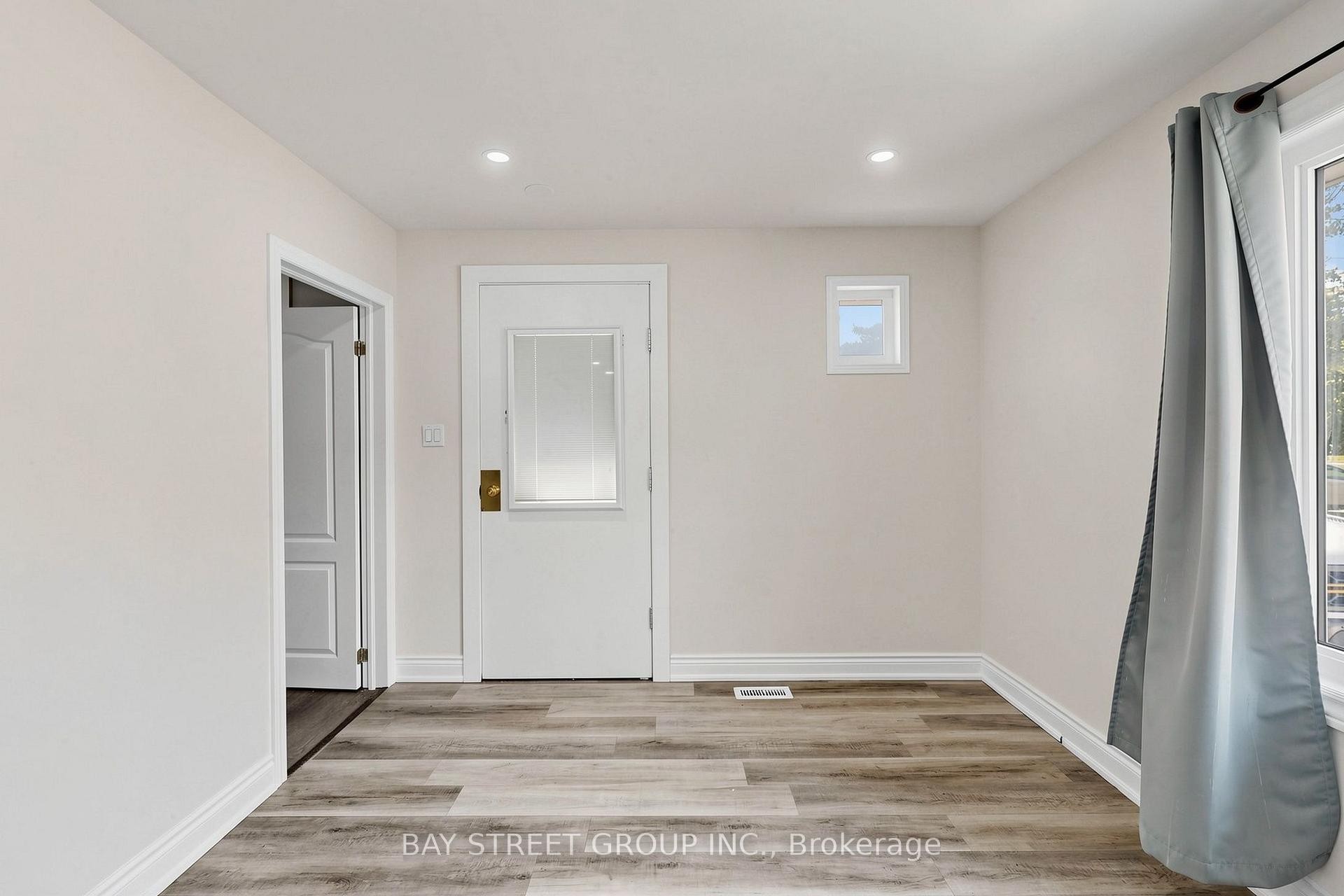Photo 11 of 26 Sunset Boulevard, Brampton, Brampton West — HOMEH