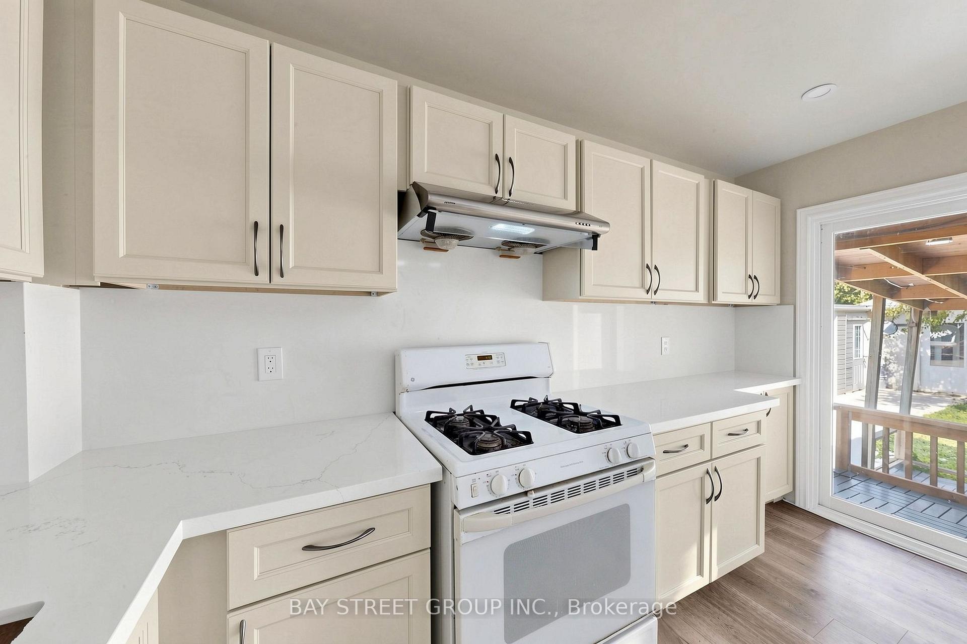Photo 12 of 26 Sunset Boulevard, Brampton, Brampton West — HOMEH