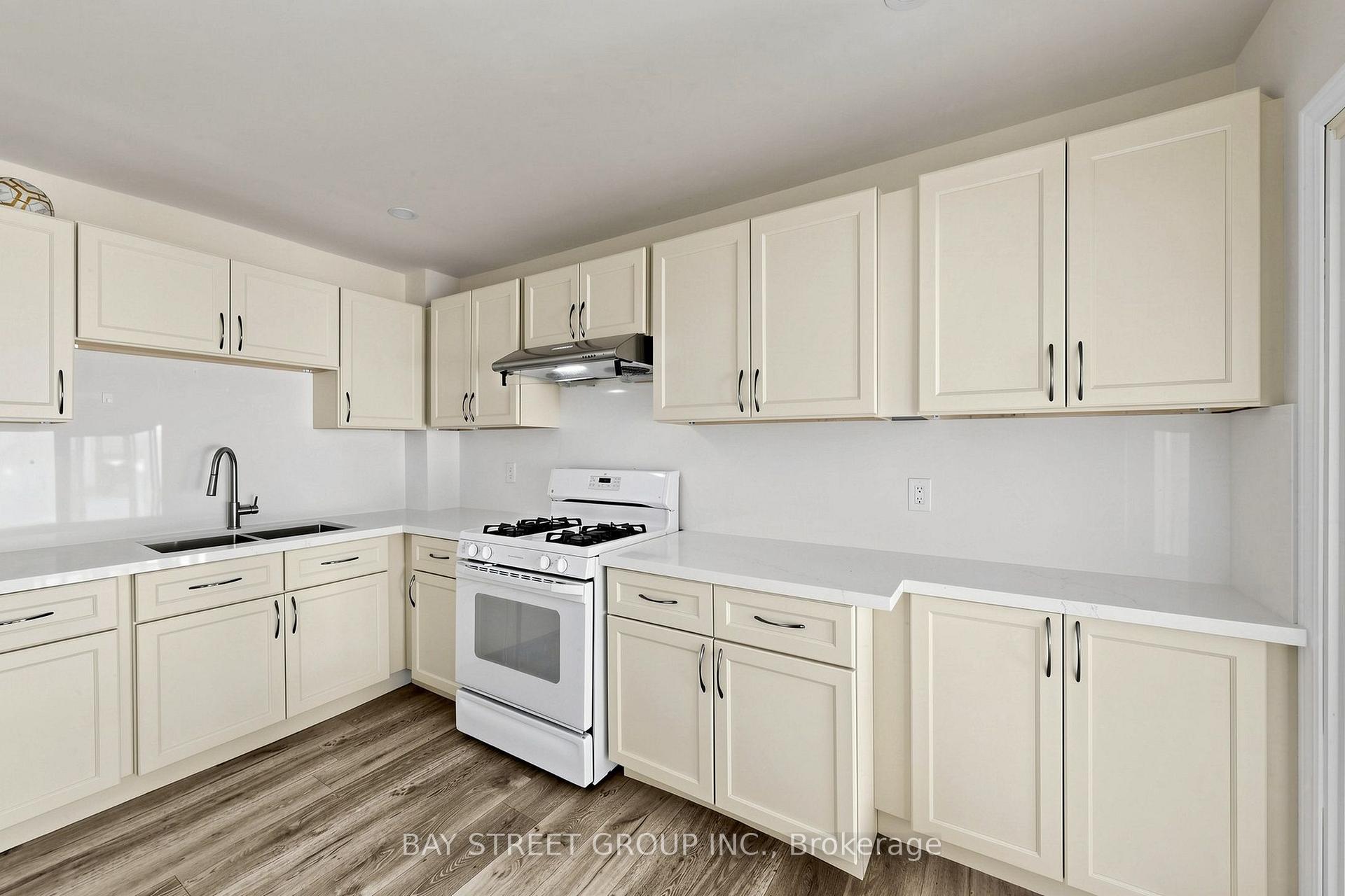 Photo 14 of 26 Sunset Boulevard, Brampton, Brampton West — HOMEH