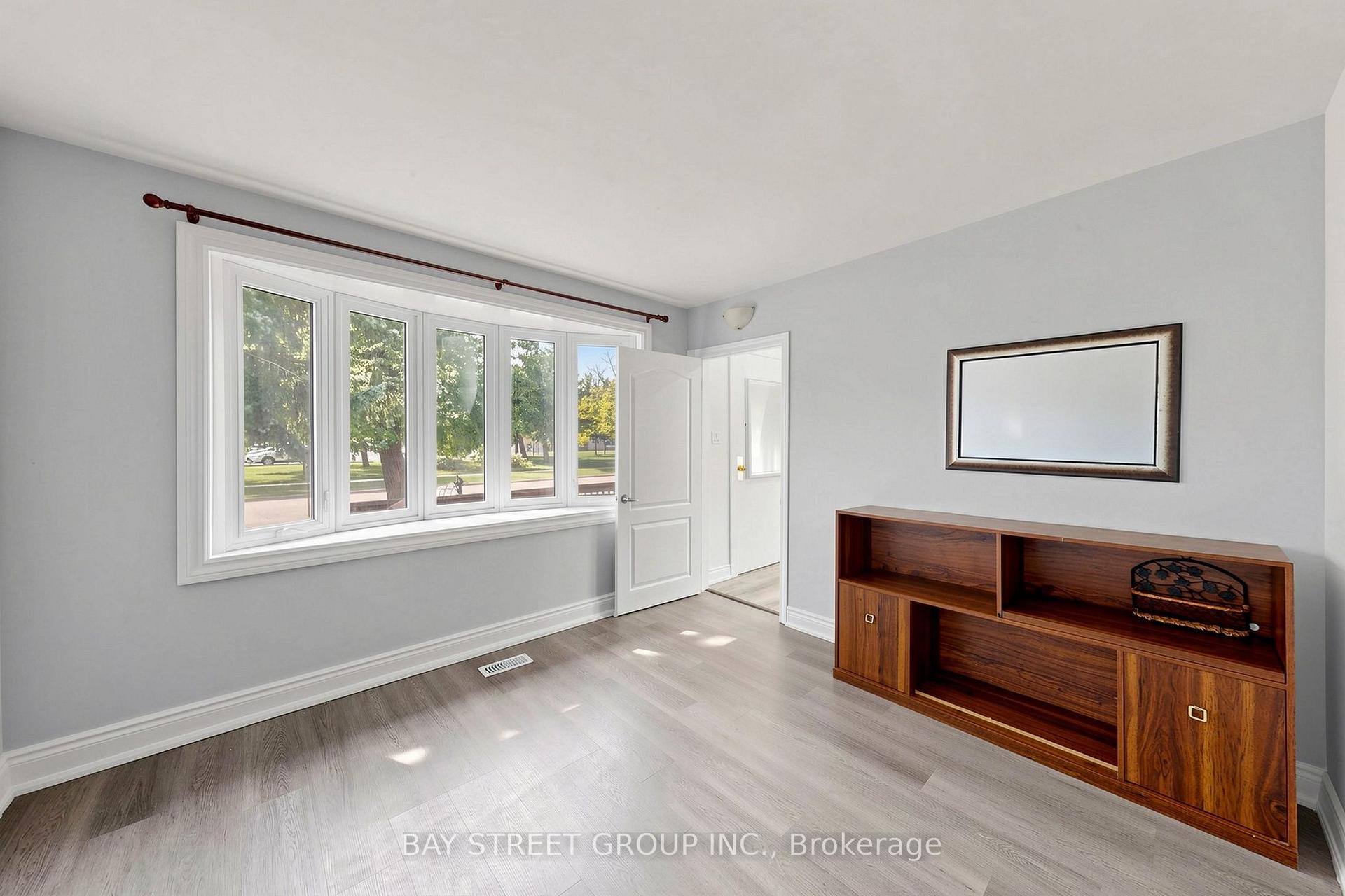 Photo 16 of 26 Sunset Boulevard, Brampton, Brampton West — HOMEH
